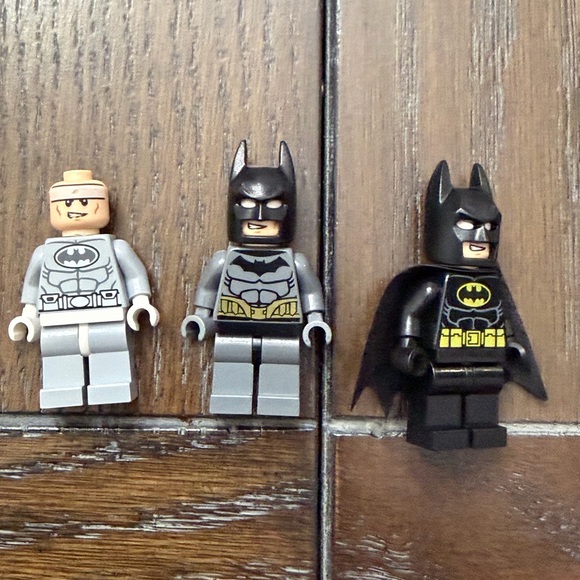 LEGO Batman Minifigures Lot of 3 Super Heroes Batcave Assortment - Picture 2 of 3